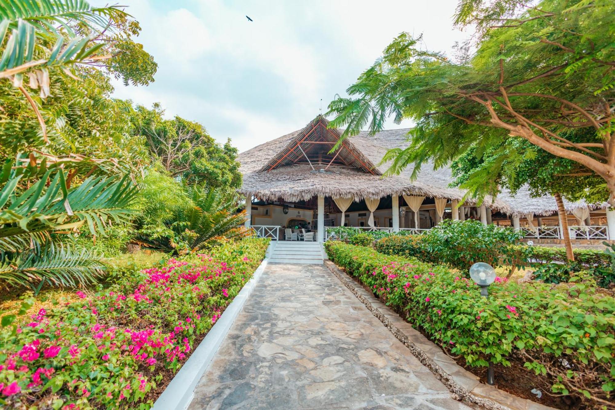 Twiga Beach Resort วาตามู ภายนอก รูปภาพ
