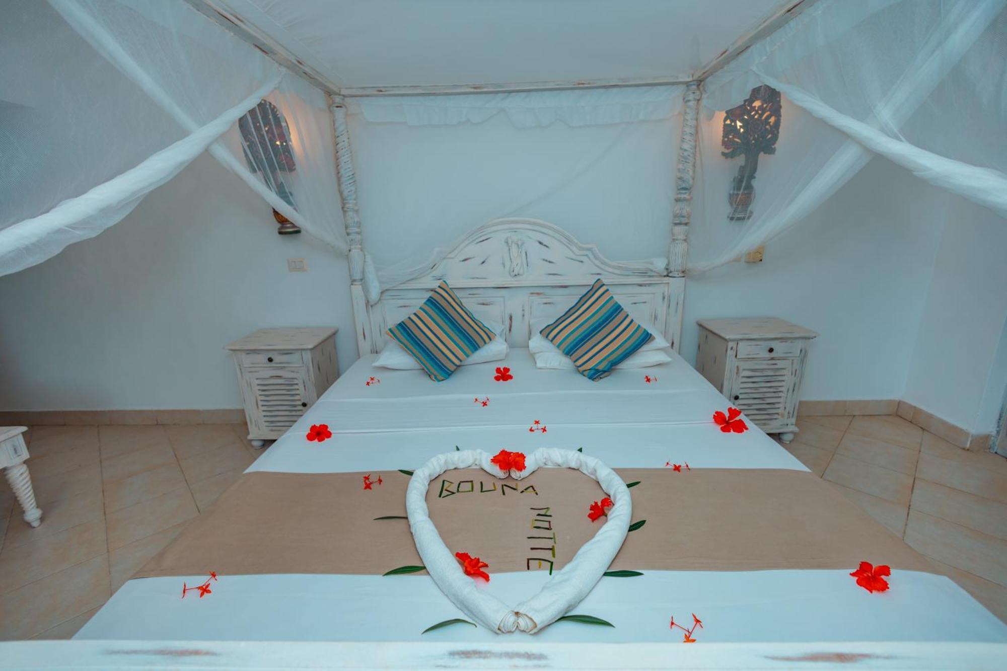 Twiga Beach Resort วาตามู ภายนอก รูปภาพ