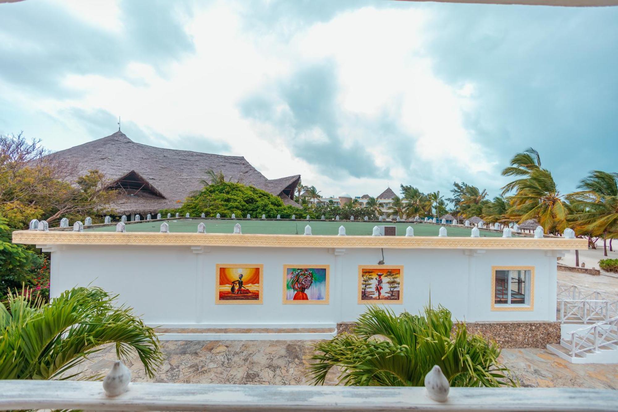 Twiga Beach Resort วาตามู ภายนอก รูปภาพ